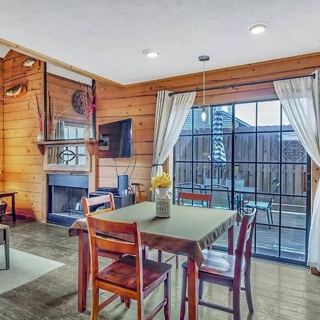 3 Bedroom Log Cabin Condo Close To Everything! برانسون المظهر الخارجي الصورة