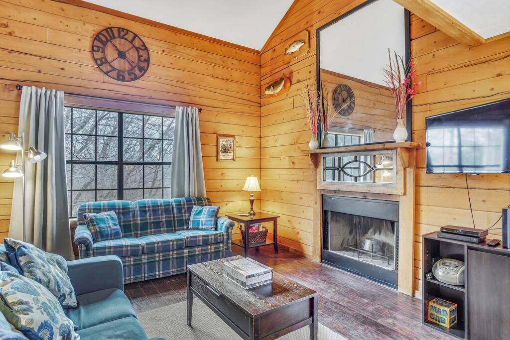 3 Bedroom Log Cabin Condo Close To Everything! برانسون المظهر الخارجي الصورة