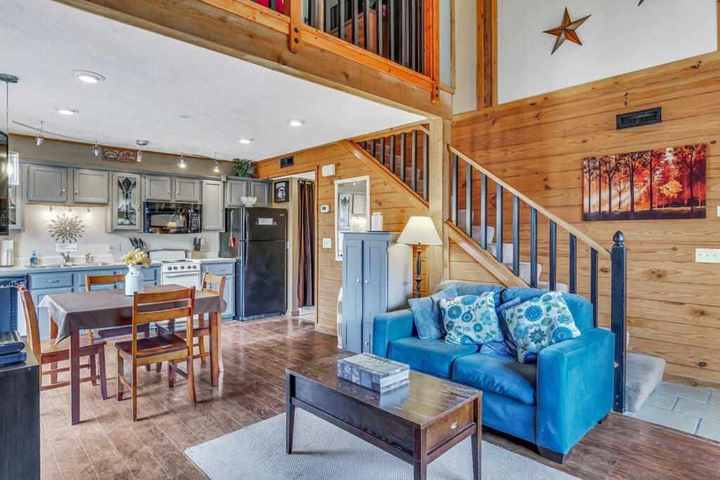 3 Bedroom Log Cabin Condo Close To Everything! برانسون المظهر الخارجي الصورة
